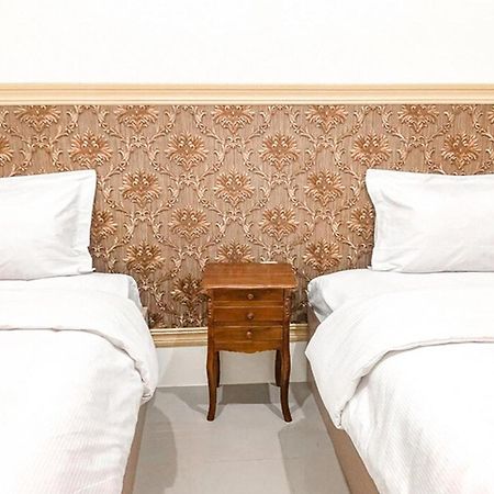 Adisa Homestay Malang Exterior foto