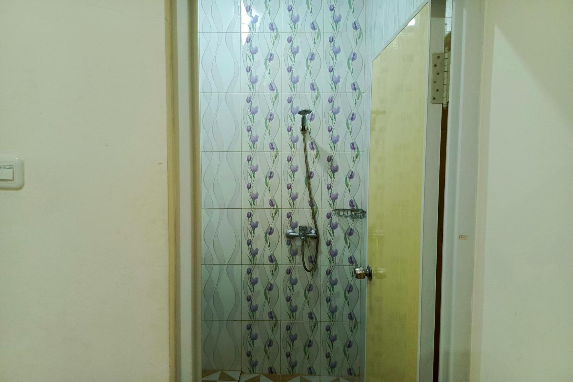 Adisa Homestay Malang Exterior foto