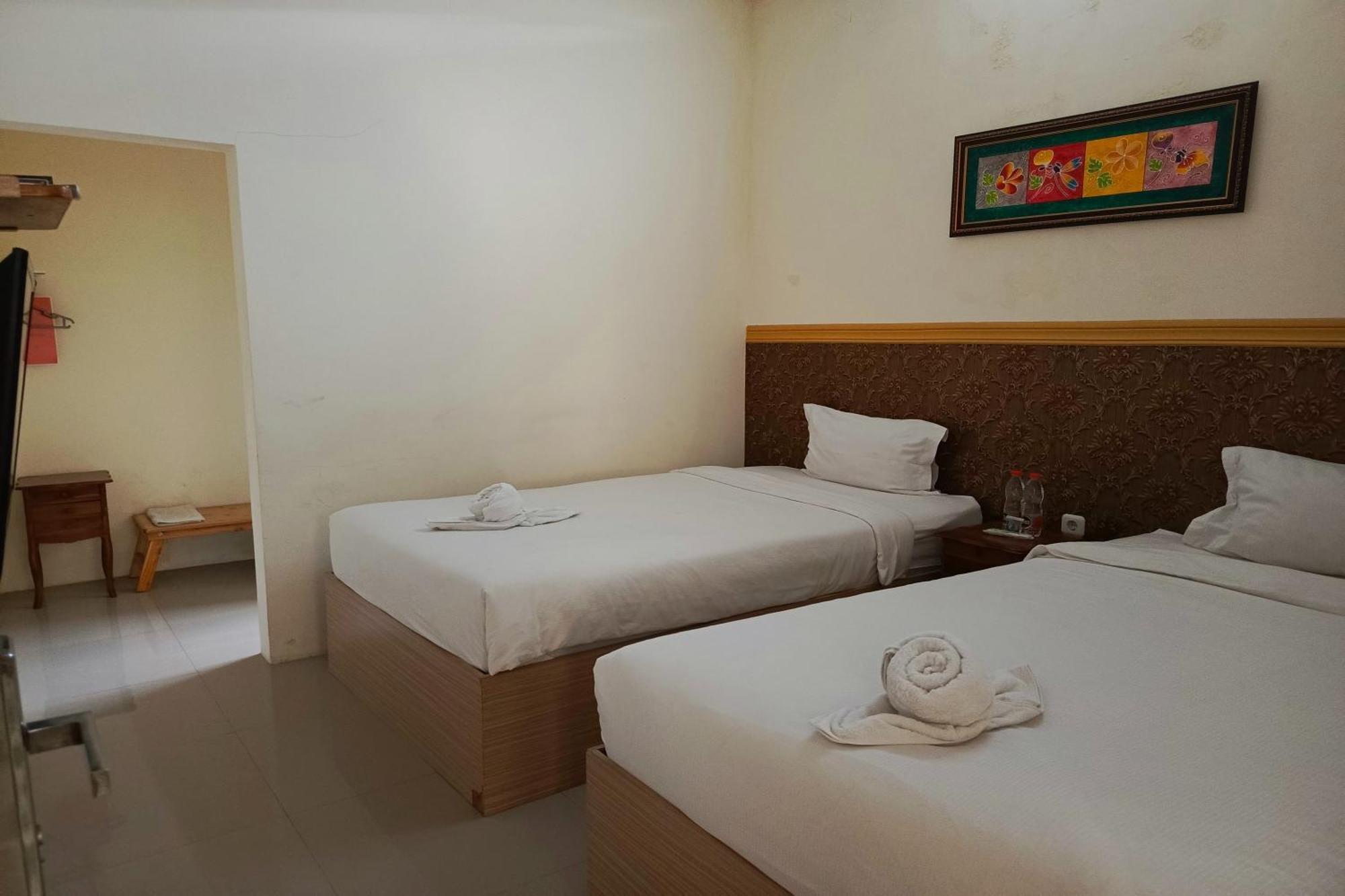 Adisa Homestay Malang Exterior foto