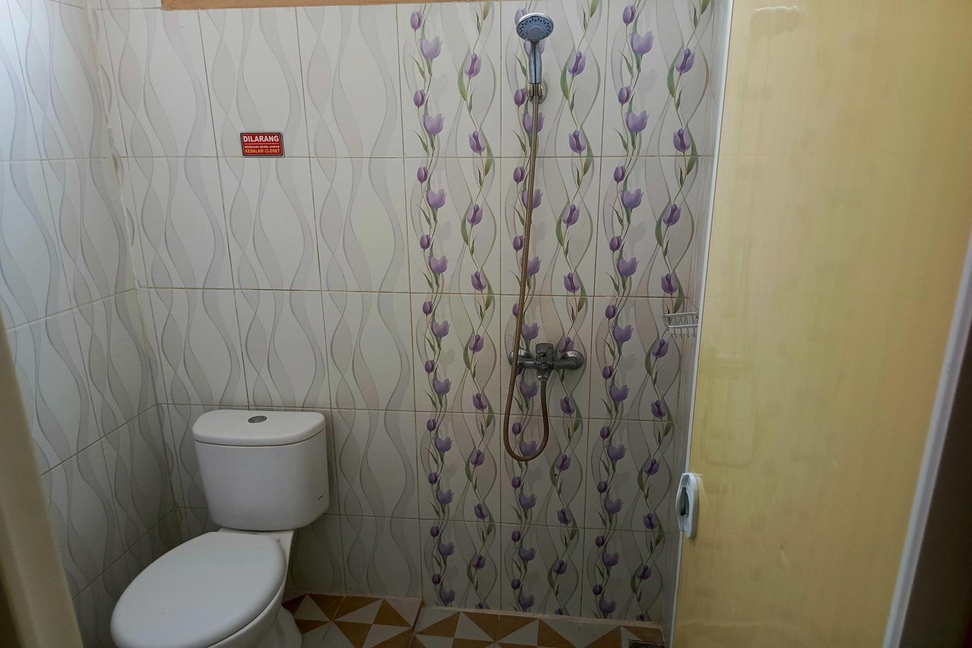 Adisa Homestay Malang Exterior foto